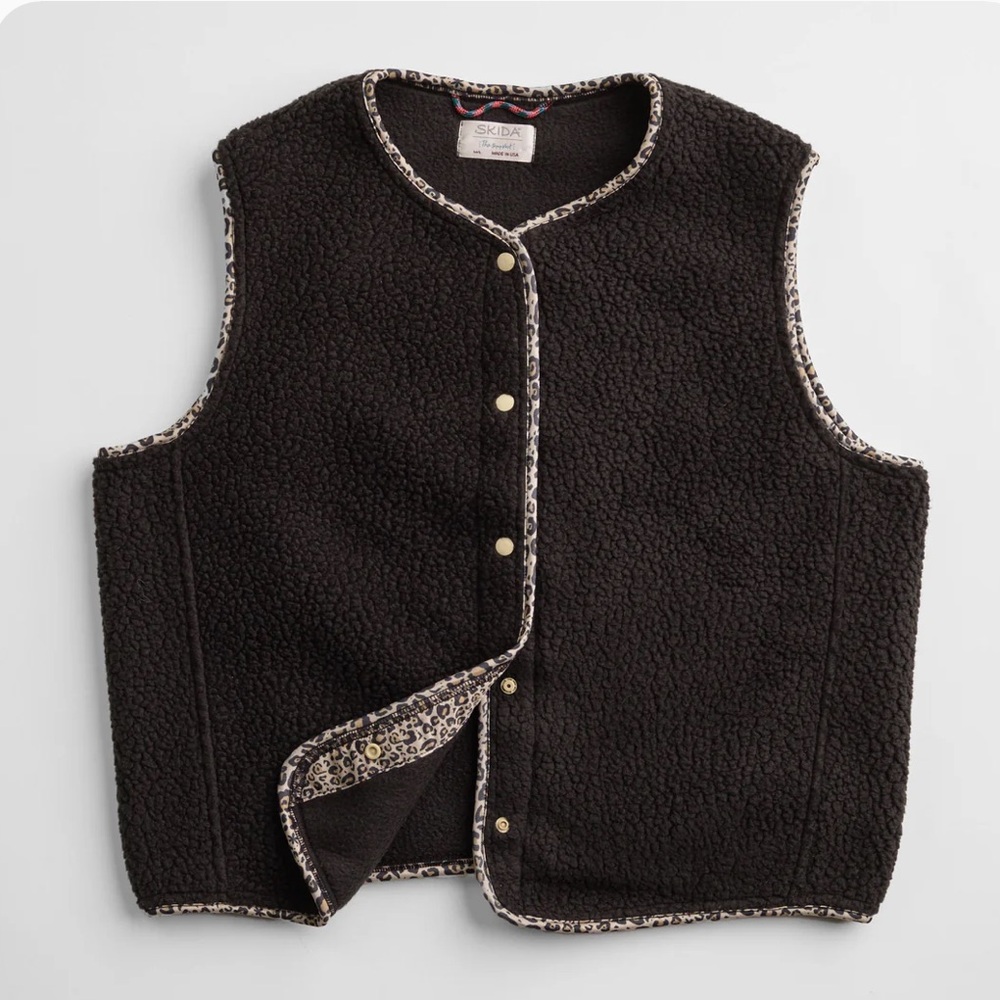 NEW SKIDA Black Snap-Front Vest